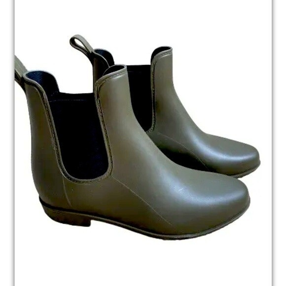 Target Women's Chelsea Rain Boots Military Green Khaki Size 7 Waterproof - Picture 1 of 9
